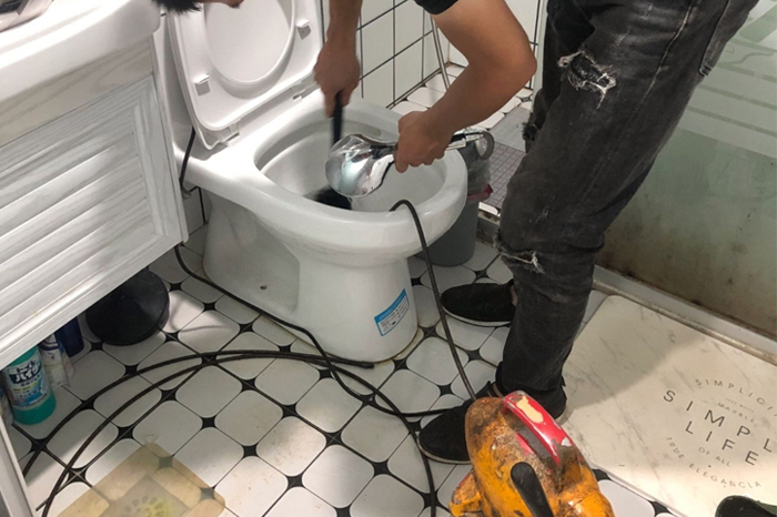 班戈马桶堵塞自己疏通还是找师傅？专业上门服务让你省时更省心